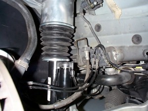 На фото - ремонт пневмоподвески Мерседеса W220, mbworld.org