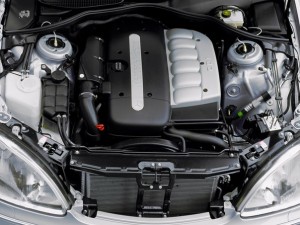 На фото - диагностика Мерседеса W220, vk.com