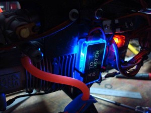 На фото - установка бустера на автомобиль, rc.runryder.com