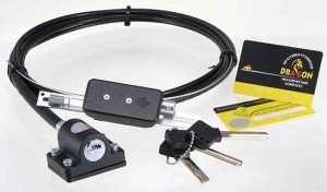 На фото - механический замок для капота, yamotor.ru