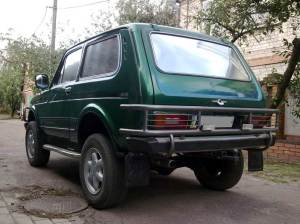 Фото установленного заднего кенгурятника на Ниву 2121, niva4x4.ru