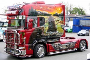 На фото - внешний тюнинг грузовика, auto-perevozki.at.ua