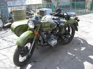 На фото - мотоцикл Урал в милитаристском стиле, bikepost.ru