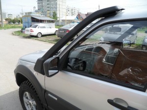 На фото - шноркель на Шевроле Нива, pilot4x4.ru