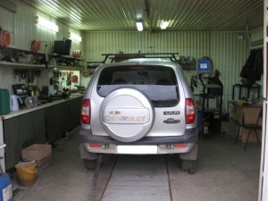 На фото - чип-тюнинг Шевроле Нива на СТО, tuning-idea.ru