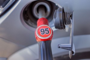 На фото - заправка 95-ым бензином, gazetavv.com