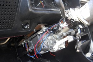 На фото - установка электроусилителя руля на ВАЗ 2107, drive2.ru
