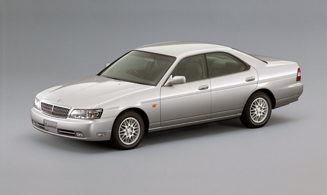 Автомобиль бизнес-класса Nissan Laurel