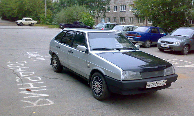 Автомобиль ВАЗ 2109 инжектор Автомобиль ВАЗ 2109 инжектор