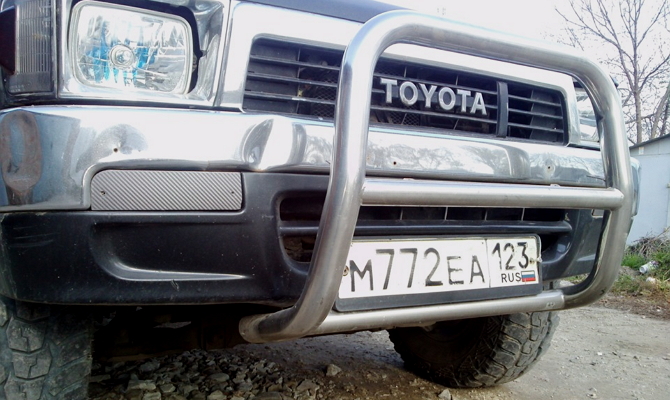 Установка кенгурятника на Toyota Hilux