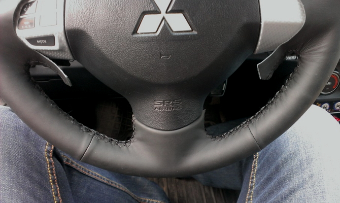 Перетяжка штатного руля Mitsubishi