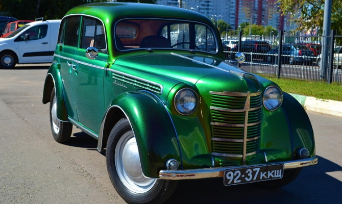 Cедан Москвич-401