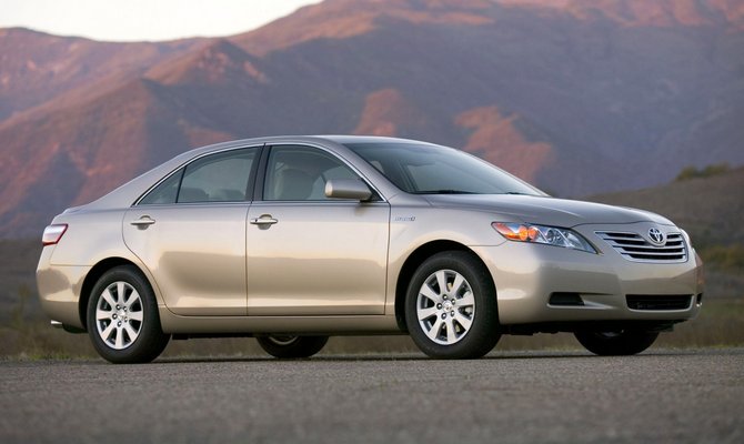 Toyota Camry – востребованные среднеразмерные машины Е-класса