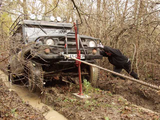 Способы выезда на авто из снега, песка, грязи