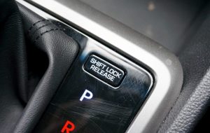 Для чего на АКПП нужна кнопка Shift Lock?