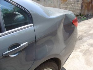 Три действенных способа выпрямить вмятину без покраски авто