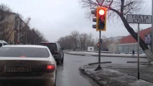 Что делать, если остался на перекрестке и загорелся красный цвет светофора?