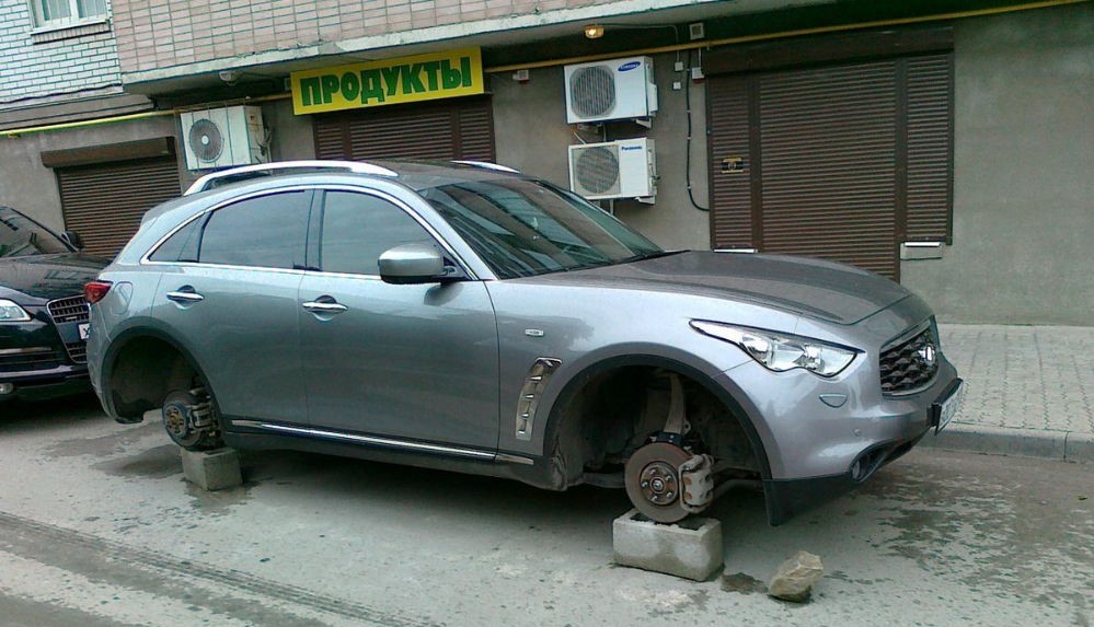 Авто на кирпичах