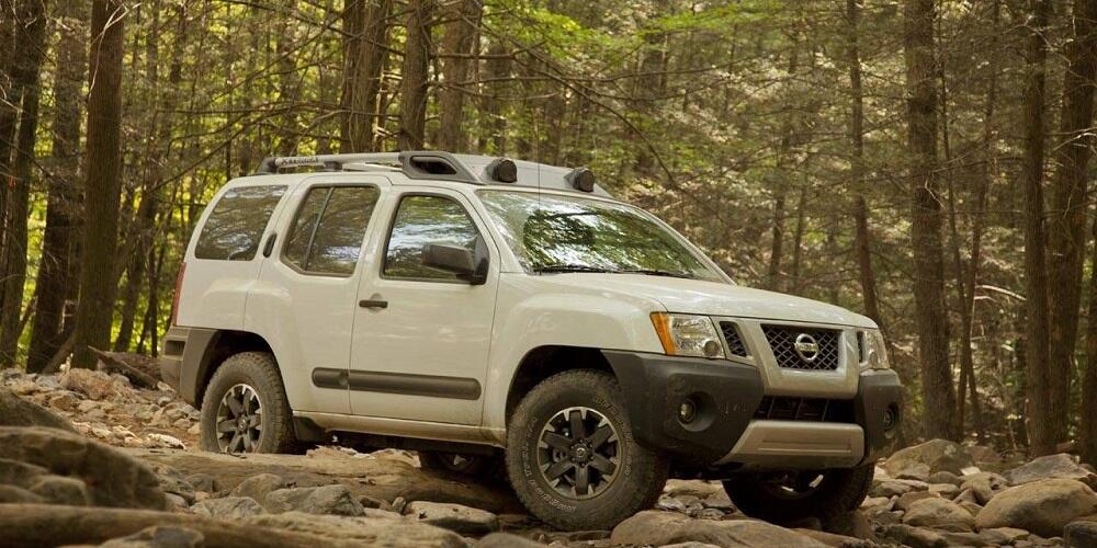Белый автомобиль Nissan Xterra Pro-4X