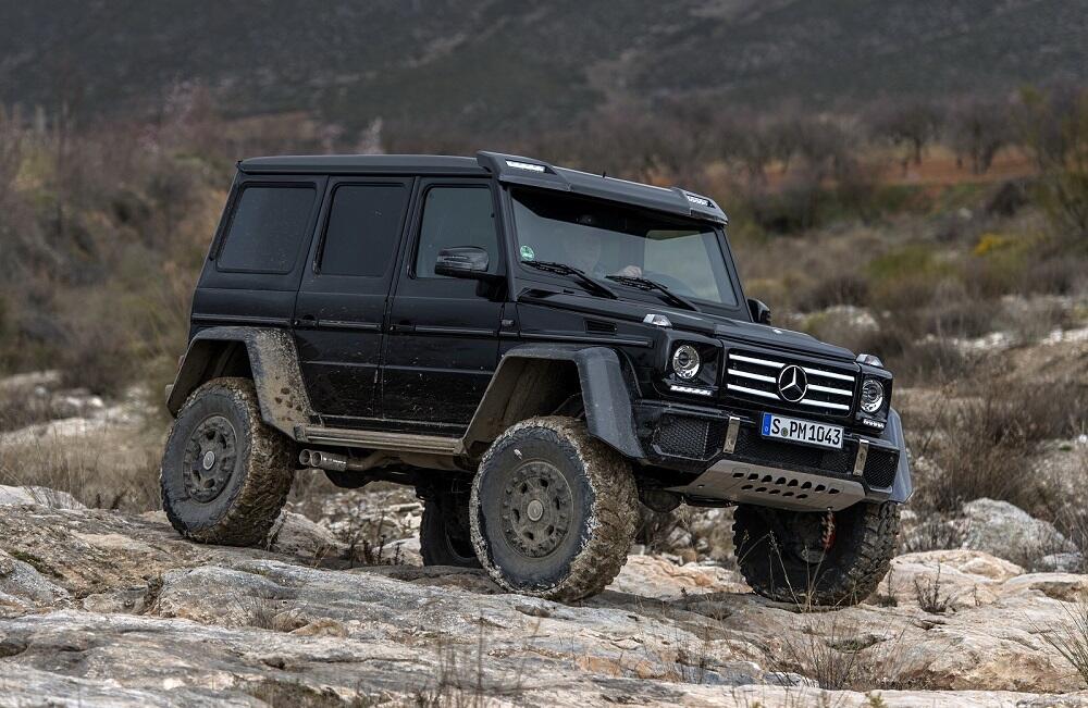 Черный Mercedes-Benz G500