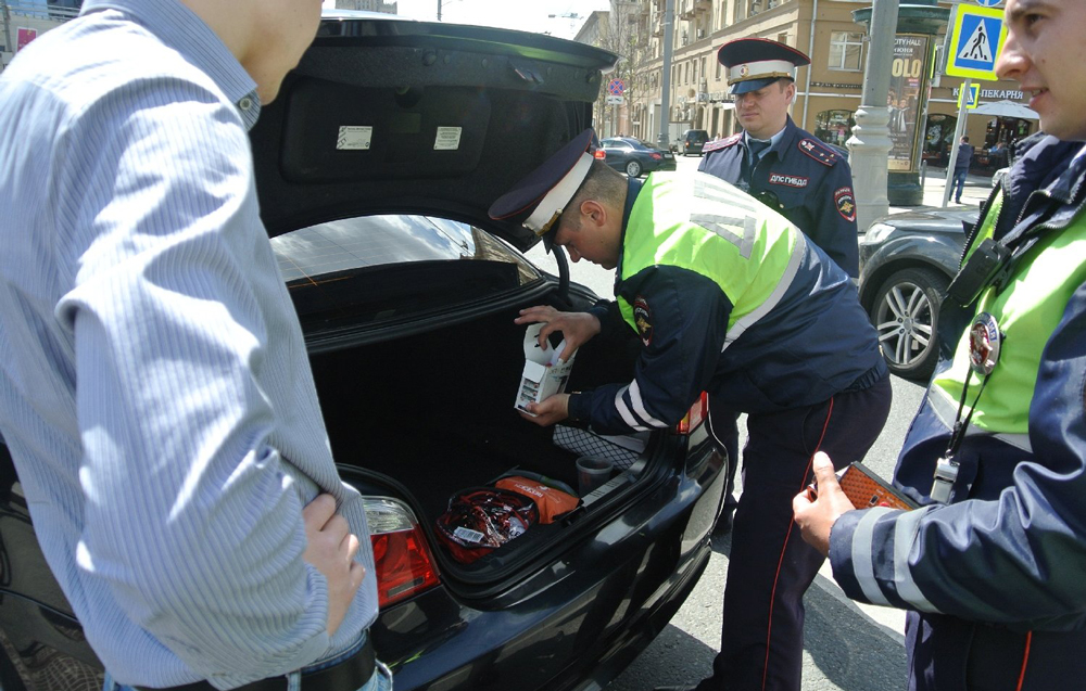 Досмотр автотранспортного средства