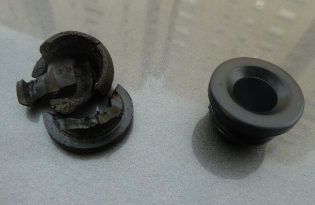 Два уплотнителя вентиляции картера