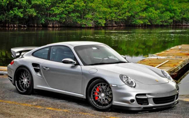 Автомобиль Porsche 911