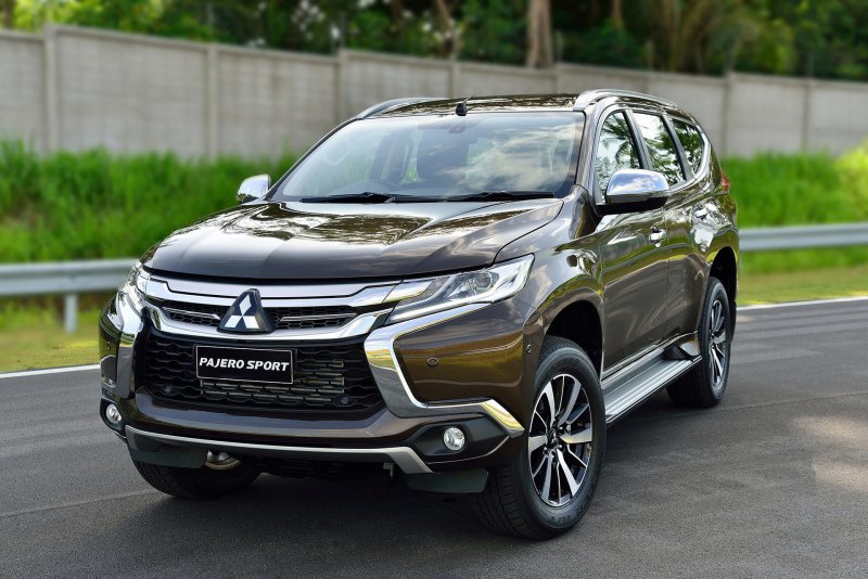 Автомобиль Mitsubishi Pajero Sport