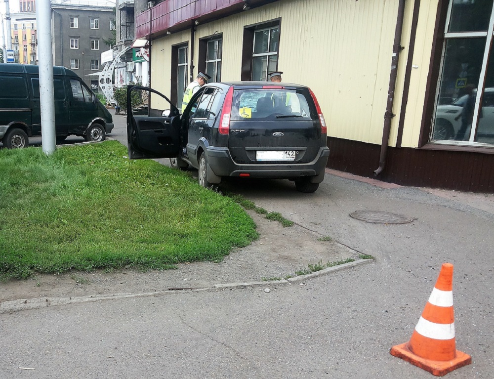 Наезд на человека на тротуаре