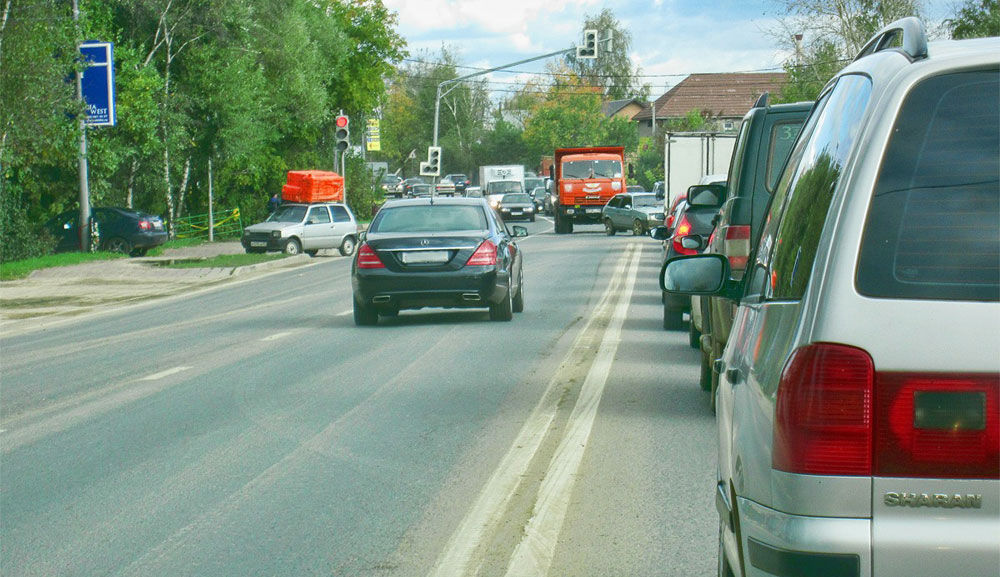 Обгон через сплошную линию разметки