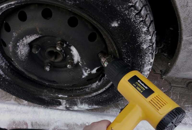 Строительный фен для разморозки ручника автомобиля