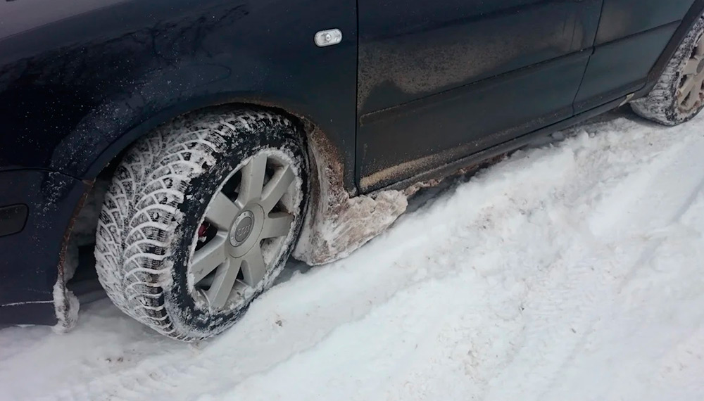 наледь с подкрылок автомобиля