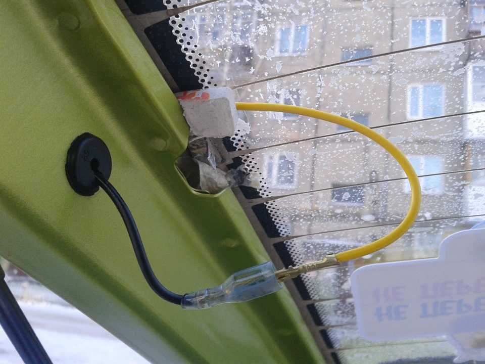 Исправный обогрев заднего стекла