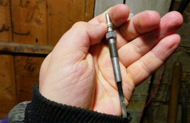 Визуальная проверка свечей накала